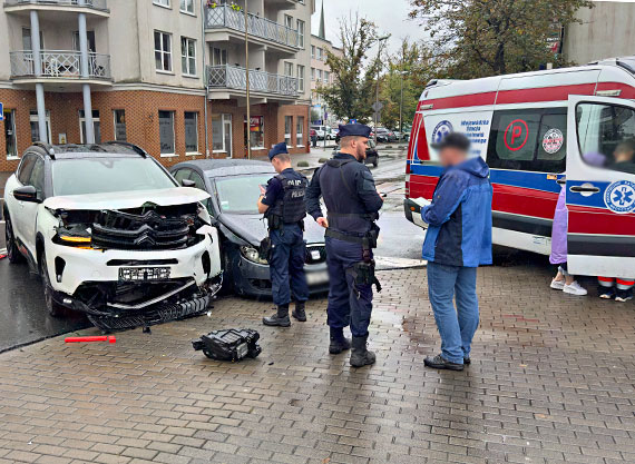 Skrzyowanie podwyszonego ryzyka - kolejne zderzenie samochodw