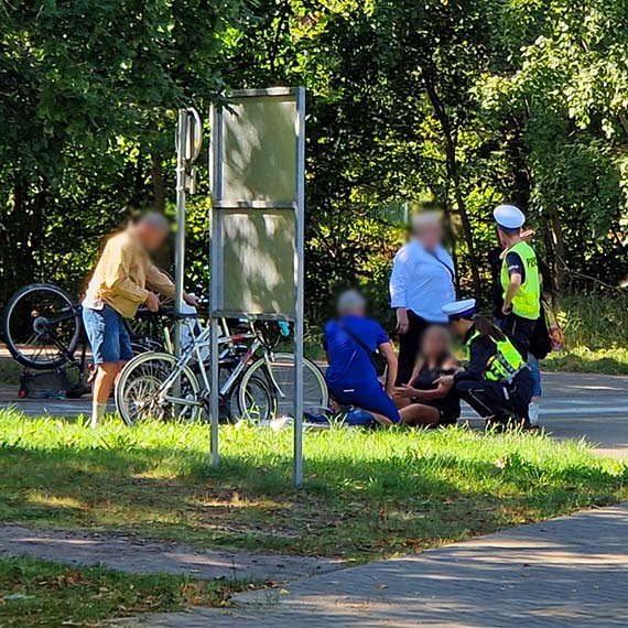 Grony wypadek na ciece rowerowej: rowerzystka trafia do szpitala po nagym hamowaniu