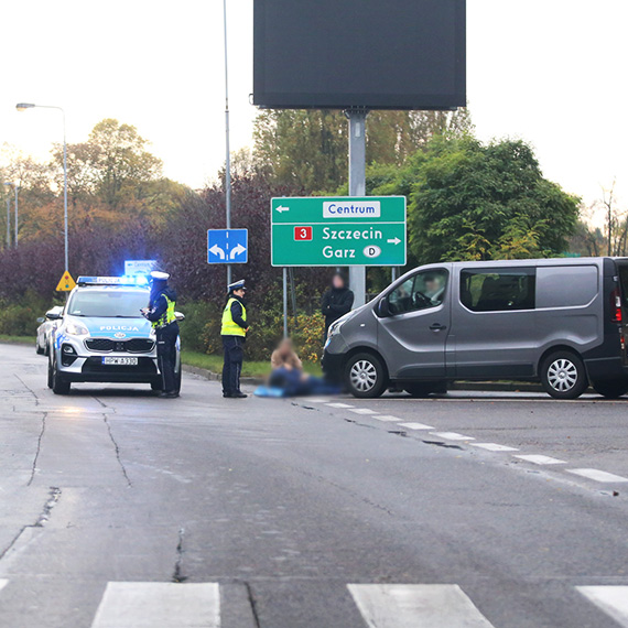 Potrcenie rowerzysty na Grodzkiej – 66-latek trafi do szpitala