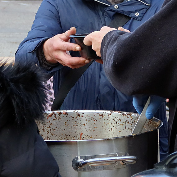 Miska pena empatii. Kolejne spotkanie przy zupie udowodnio jak bardzo cenna to inicjatywa