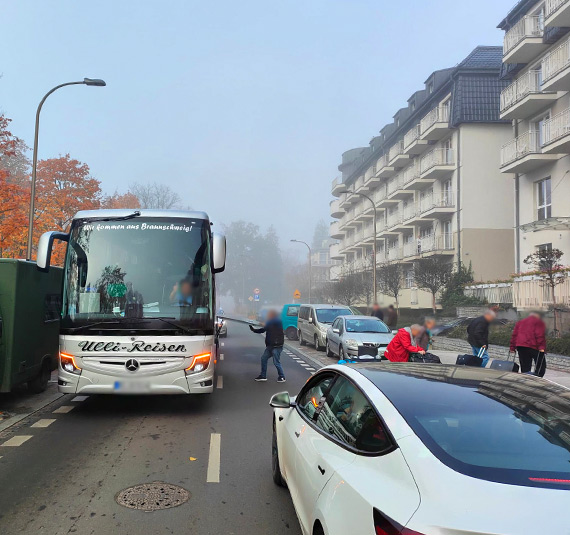 Dzielnica nadmorska zablokowana przez autobusy z turystami – Czy to by brak wizji podczas planowania?