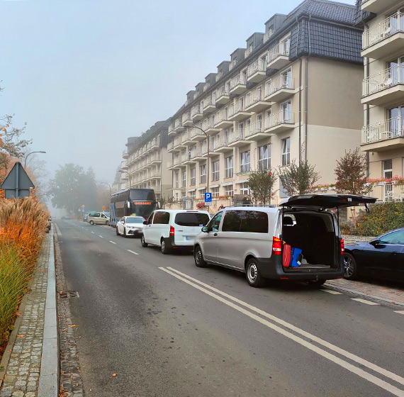 Dzielnica nadmorska zablokowana przez autobusy z turystami – Czy to by brak wizji podczas planowania?