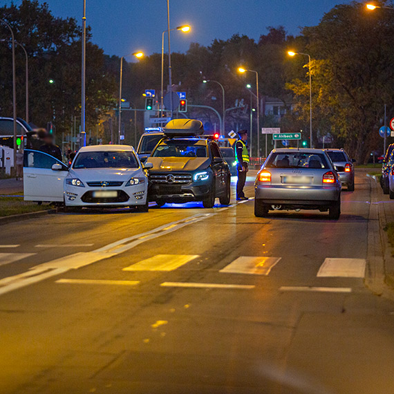 Zdarzenie drogowe z udziaem Mercedesa i Forda