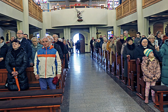 Tygodniowe rekolekcje poprzedziy podnios uroczysto w sanktuarium Chrystusa Krla. W niedziel 24 listopada wsplnota witowaa parafialny odpust