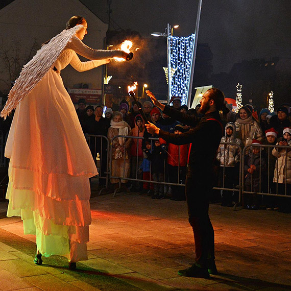 Magia wit w winoujciu: Mikoaj przylecia i zaczarowa Plac Wolnoci. Zobacz film!