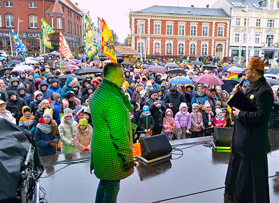 winoujska szopka na Placu Wolnoci przycigna tumy. Trzech Krli powitalimy po krlewsku! Zobacz film!