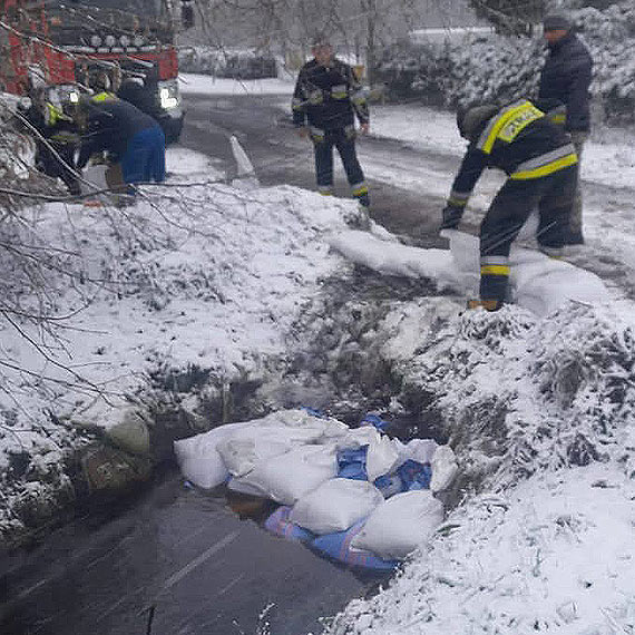 Akcja przeciwpowodziowa w Przytorze opanowana – Straacy w gotowoci