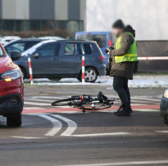 Potrcenie rowerzysty: mczyzna trafi do szpitala