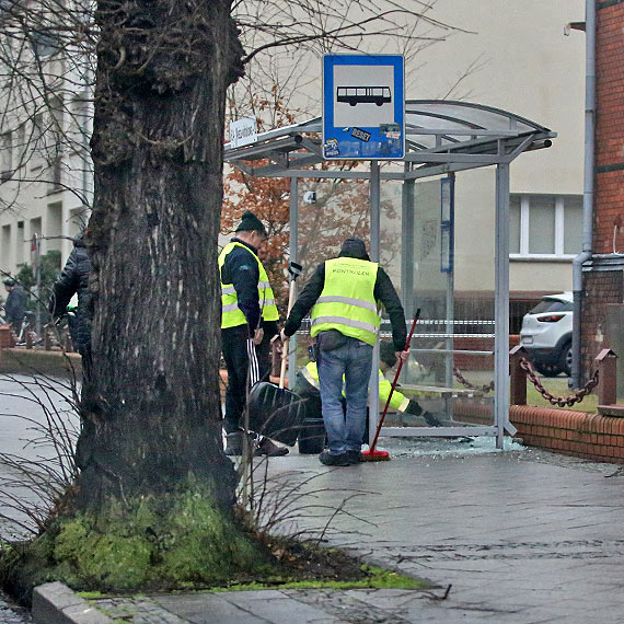 Zniszczona wiata przystankowa w winoujciu – natychmiastowa reakcja sub