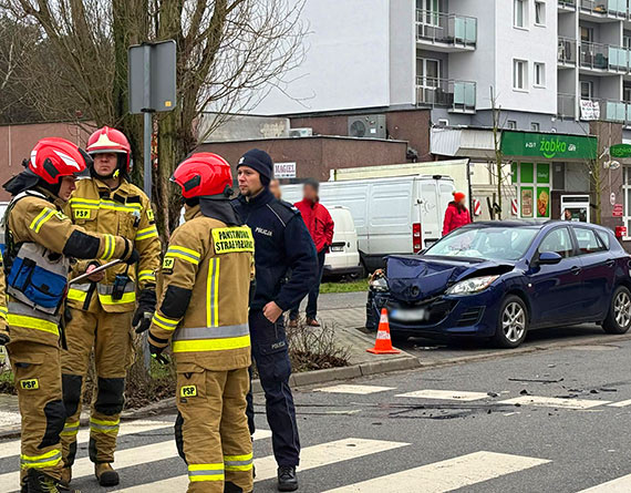 Kolizja na ulicy Markiewicza: Mazda uderzya w Toyot