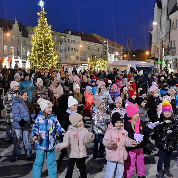 Gramy dla nich i oni graj dla swoich kolegw. Najmodsi mieszkacy byli gwiazdami rozpalajcymi wielkie serce WOP w winoujciu