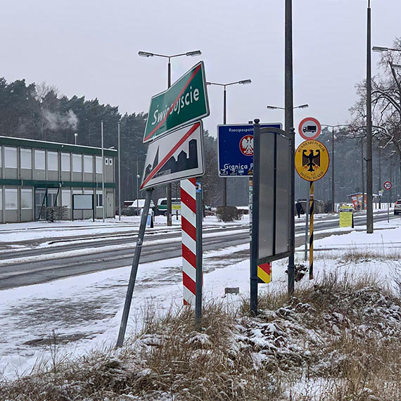 Mieszkaniec: Uszkodzony znak na granicy z Niemcami