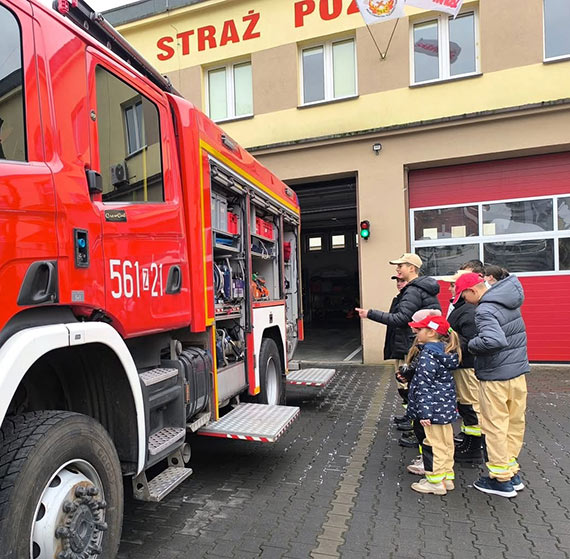 Modzieowa Druyna Poarnicza z Przytoru odwiedzia straakw JRG 1 w winoujciu