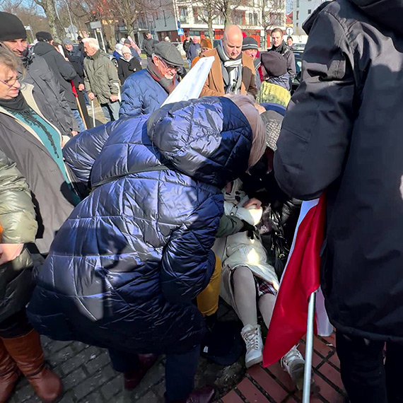 Awantura po konferencji Karola Nawrockiego w winoujciu: spr o poprawn polszczyzn. Zobacz film!