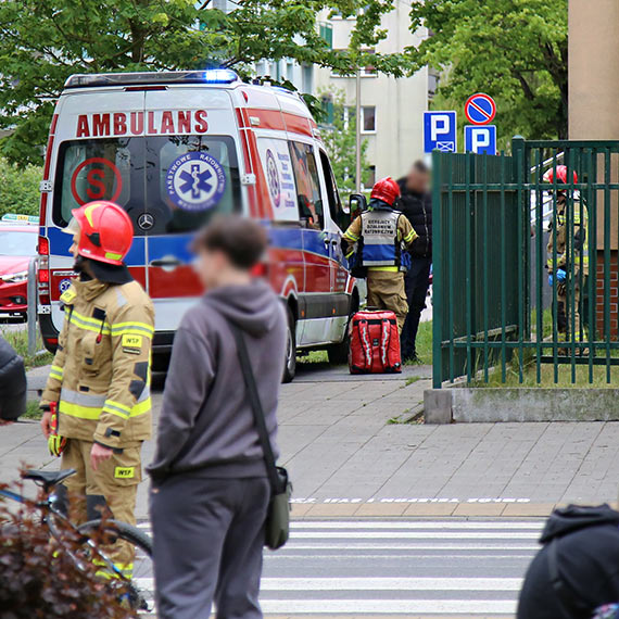 Dramat na Kociuszki: 21-latek spad z drugiego pitra. LPR zabrao go do Szczecina