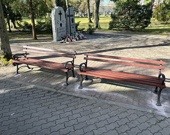 Nowe awki ustawiono przy kaplicy na cmentarzu
