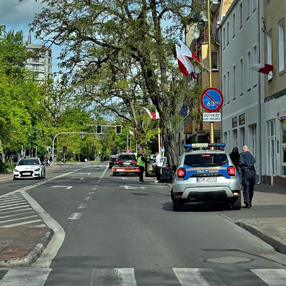 Stał tygodniami mimo zakazu. Straż miejska założyła blokadę, kierowca odjechał. Zgadnijcie ile zapłacił mandatu