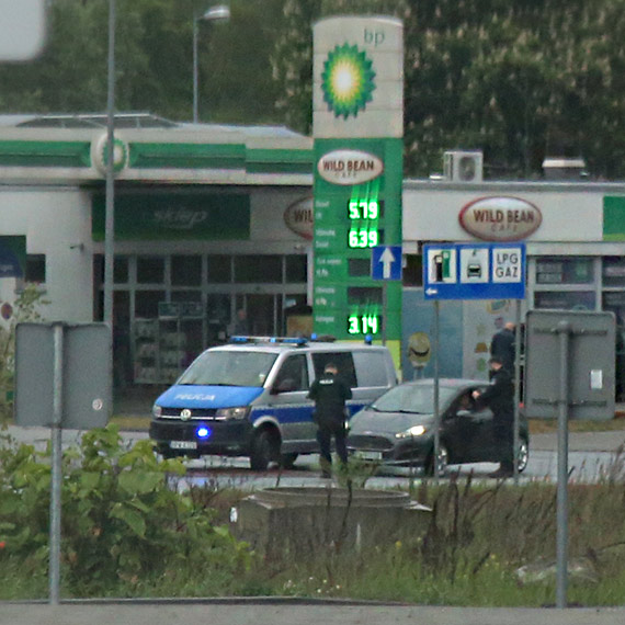 Zignorowaa znak drogowy na Warszowie. Zostaa pouczona przez policj