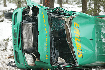 Policja zbada wrak rozbitego busa 