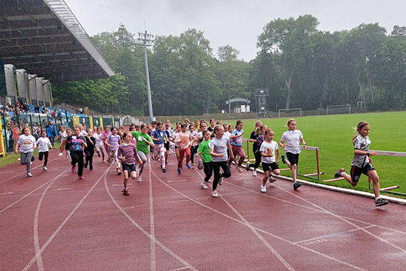 Biegi Przeajowe „Aktywno dla wszystkich”– sport, rywalizacja i wietna zabawa
