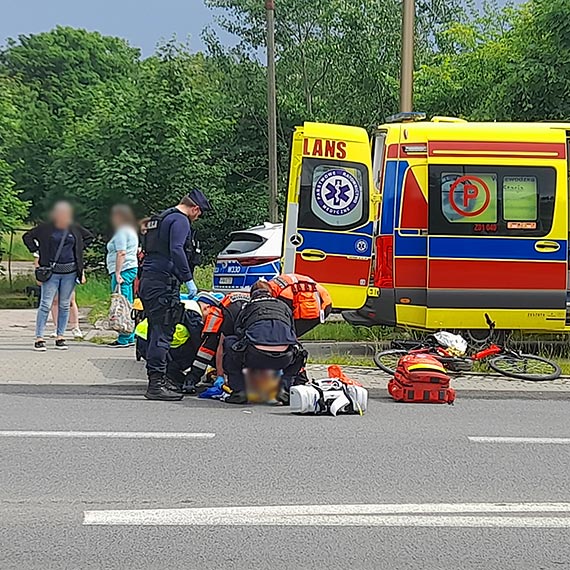 Wypadek na Grunwaldzkiej. Potrcony 90-latek przetransportowany migowcem LPR do szpitala w Gryficach