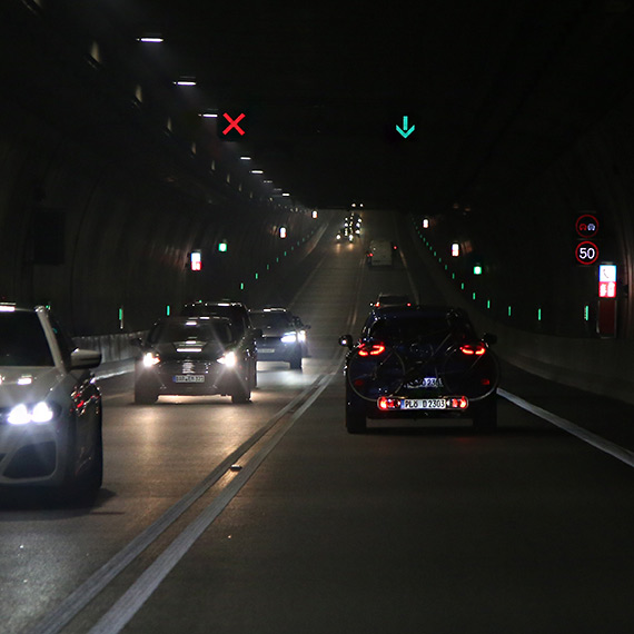 Uwaga kierowcy! Nocne utrudnienia w tunelu pod win