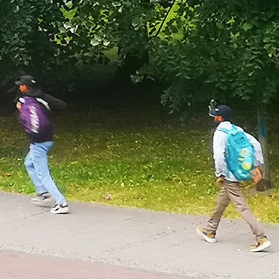 Rano pobiegli w stronę centrum. Mieszkańcy: „Byli podobni do imigrantów”