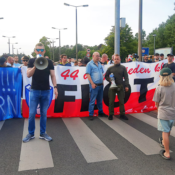Protest na granicy w Świnoujściu. Kibice Floty i mieszkańcy zablokowali przejście, policja użyła gazu już po zakończeniu manifestacji