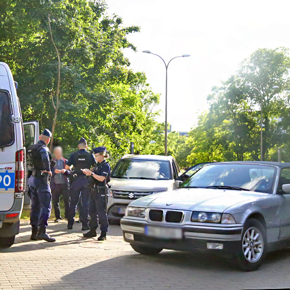 Kolizja Suzuki i BMW. Policja pouczyła sprawcę