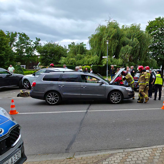 Kolizja trzech samochodów na Armii Krajowej