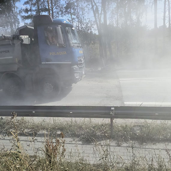 Dym i pył zamiast asfaltu. Mieszkańcy ul. Wolińskiej w Przytorze mają dość!