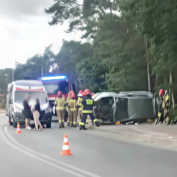 Fiat Punto zderzy si z renwk. Dwie osoby ranne w wypadku na ulicy Ludzi Morza