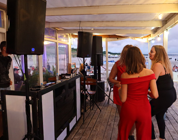 Bar „Piaskownica” gasi ju nie tylko pragnienie ale i gd zabawy. W sobot 12 lipca imprezie patronowaa marka RedBull