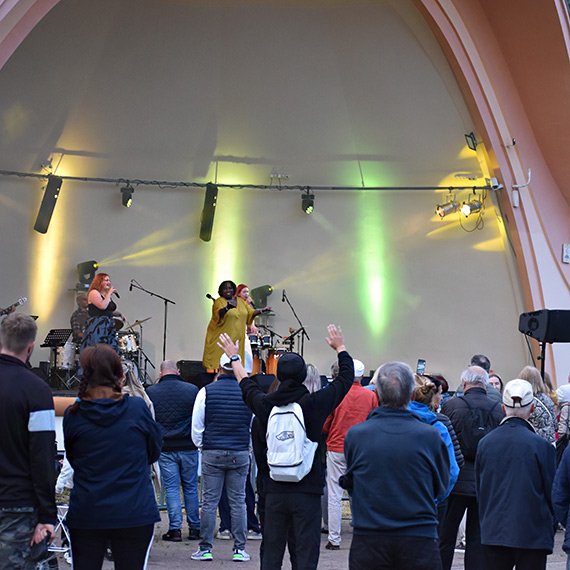 Jazz, który porwał Świnoujście: Cait Lin i goście na scenie muszli koncertowej