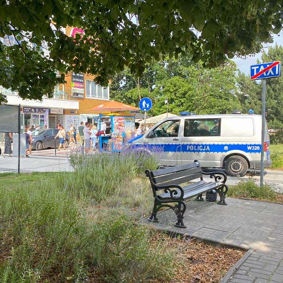 Groby, atrapa broni i policyjna akcja na promenadzie. Mundurowi byskawicznie zatrzymali podejrzewanego