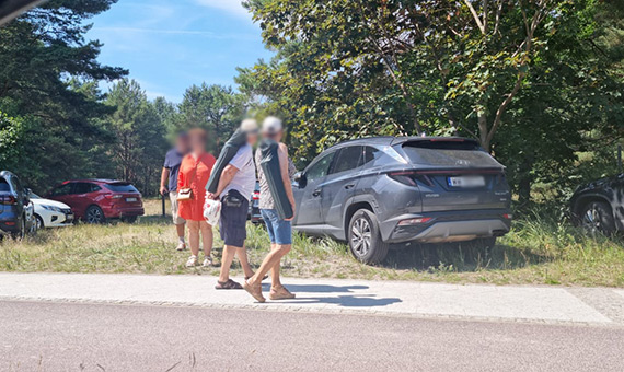 Samochodowy chaos na Uzdrowiskowej. Kierowcy po chodnikach, matki z dziećmi uciekają!