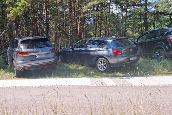 Samochodowy chaos na Uzdrowiskowej. Kierowcy po chodnikach, matki z dziećmi uciekają!