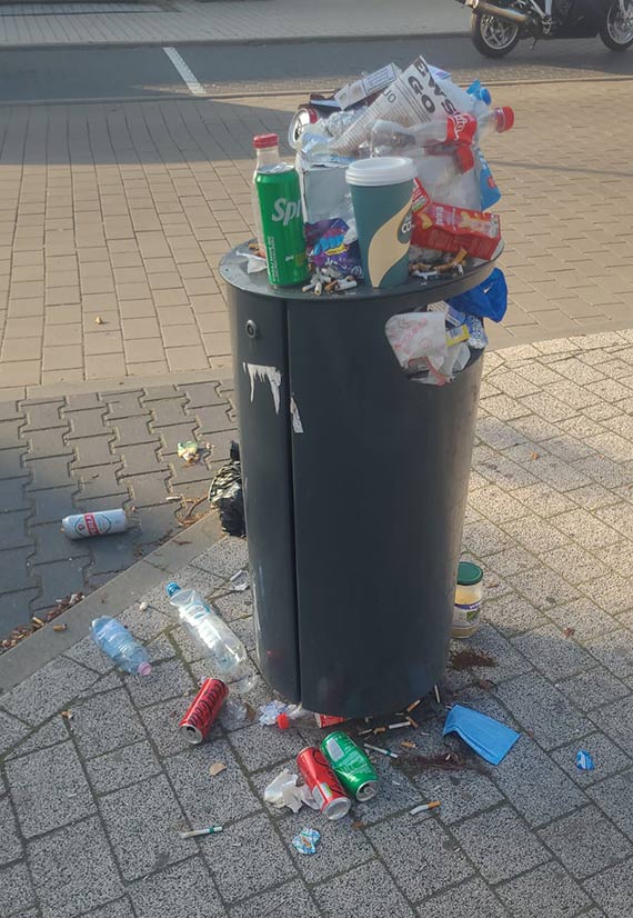 Niedziela: mietnik a kipi – wstyd przy dworcu PKP w winoujciu