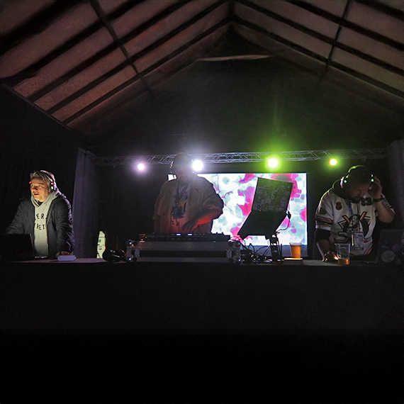 FAMA bawi się w nocy i… tylko FAMA to słyszy! Silent disco na marinie