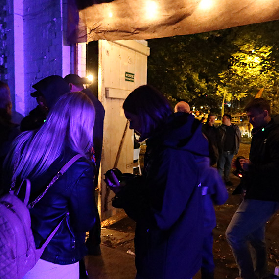 FAMA bawi się w nocy i… tylko FAMA to słyszy! Silent disco na marinie