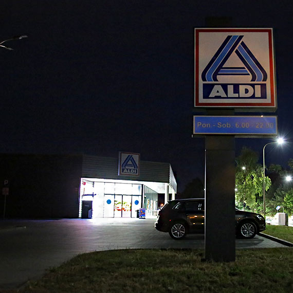 Sklep jak widmo. Aldi na obrzeach winoujcia tonie w ciemnociach