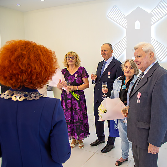 Zote Gody w winoujciu. Medale za Dugoletnie Poycie Maeskie wrczone dwm parom