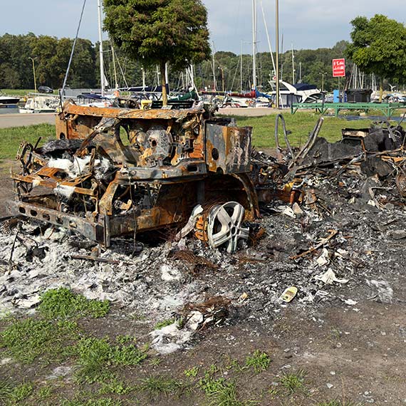 Wrak spalonego kampera zniknie z terenu OSiR. Waciciel dosta termin do 17 wrzenia