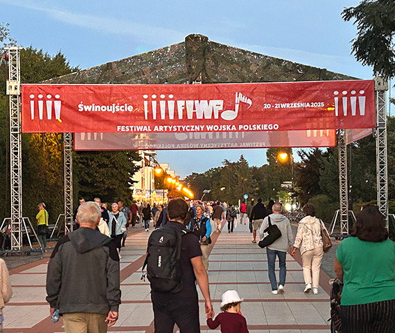 winoujcie goci Festiwal Artystyczny Wojska Polskiego. Muzyka, musztra i wsplne witowanie