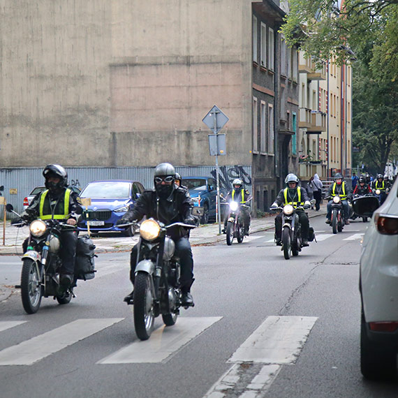 Zlot zabytkowych pojazdw w winoujciu - motoryzacyjna podr w czasie