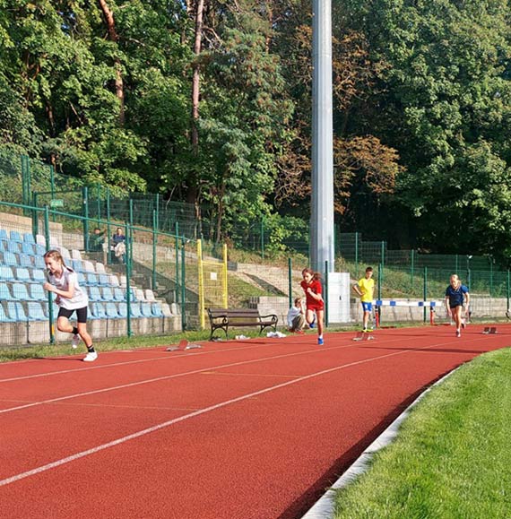 Czwartki Lekkoatletyczne – sportowa przygoda dla najmodszych