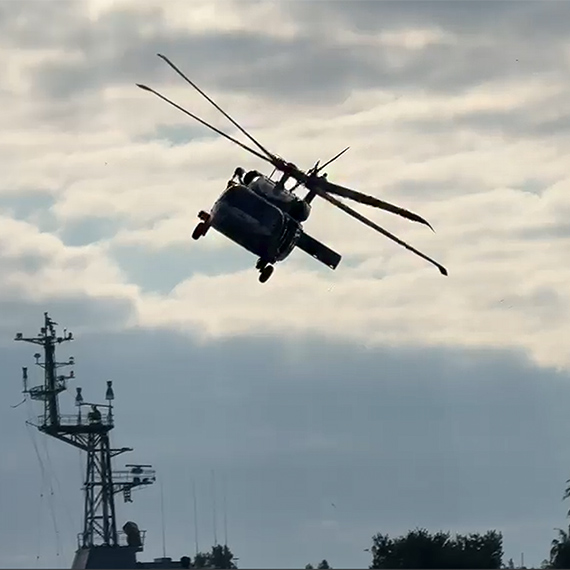Świnoujście areną ćwiczeń służb specjalnych. Helikoptery, łodzie i działania w porcie