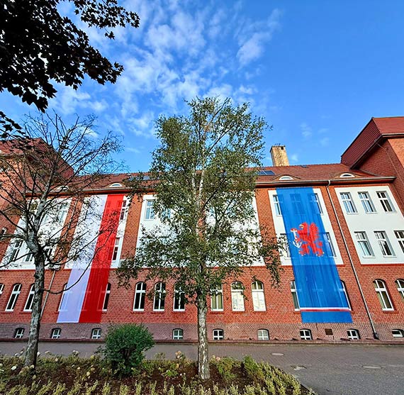 W barwach jubileuszu. Miasto udekorowane flagami z okazji 80-lecia polskiego winoujcia i 35-lecia samorzdnoci