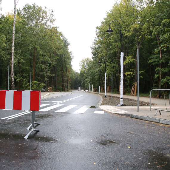Ulica Nowojachtowa miaa by otwarta 3 padziernika. Otwarcie lada dzie - kierowcy musz uwaa na zmian pierwszestwa
