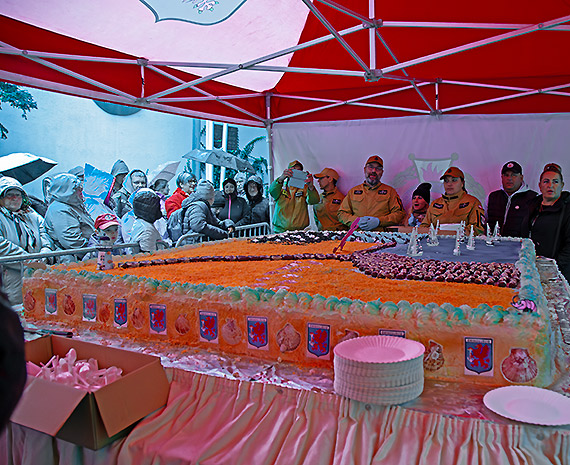 Tak smaczny jak wielki. Tort jubileuszowy by najsodszym przebojem soboty!